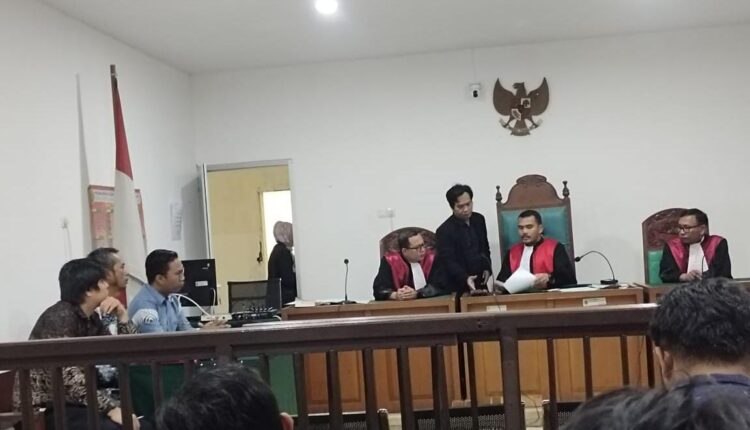 Sidang lanjutan gugatan PHI terkait kasus PHK guru PAUD yang diduga dipecat karena mengajukan cuti menikah, di Pengadilan Negeri Palembang.