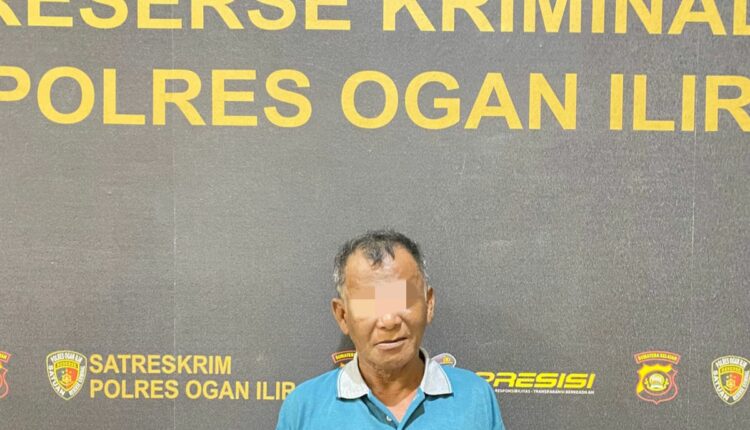 Tersangka saat diamankan di Polres Ogan Ilir. (Foto: Dokumen Polisi)