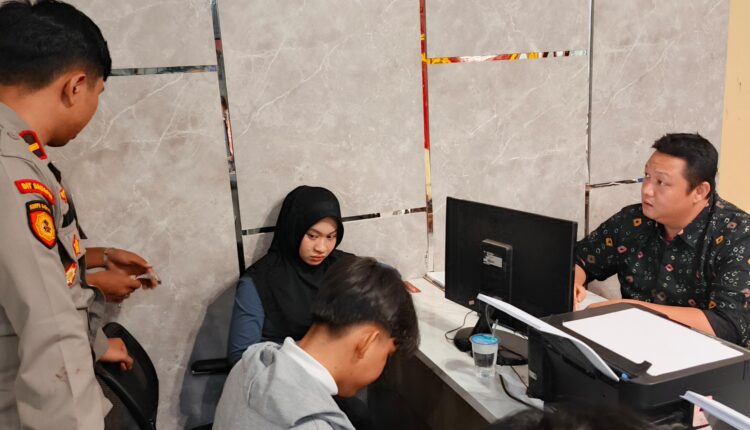 Korban membuat Laporan Polisi.