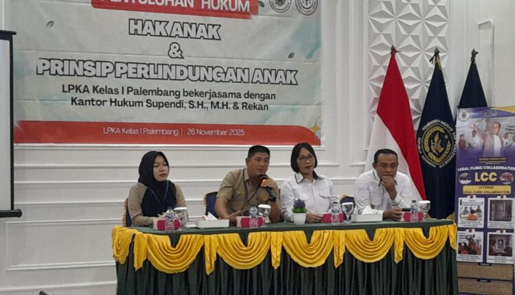 Supendi saat memberikan penyuluhan hukum bertema “Hak Anak & Prinsip Perlindungan Anak” kepada anak didik LPKA Palembang.