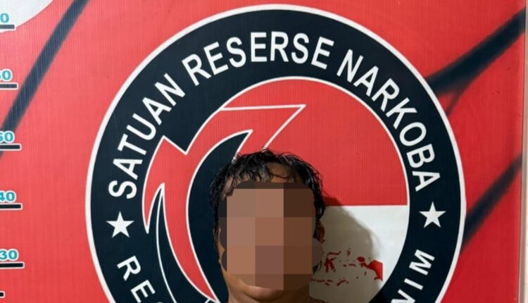 Tersangka saat diamankan di Polres Muara Enim.