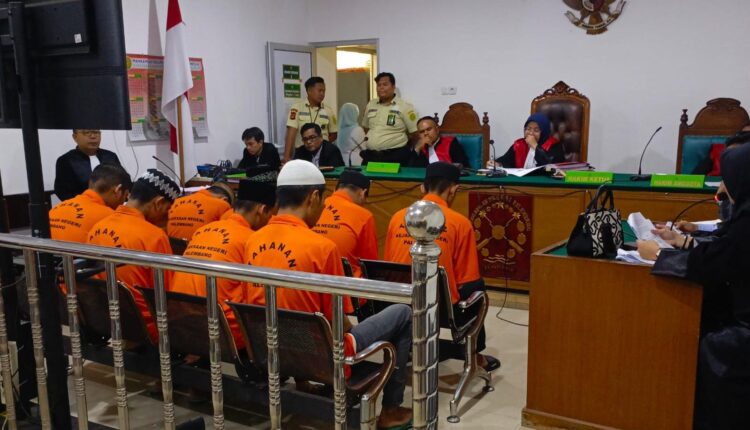 Tim Penasehat hukum bacakan Eksepsi delapan terdakwa di Persidangan yang digelar di PN Palembang
