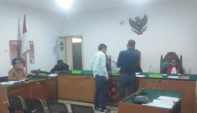 Ketua Majelis Hakim PN Palembang, Pitriadi memimpin sidang perkara Perbuatan Melawan Hukum (PMH) terkait penarikan mobil milik Suci Pransuhartin, dengan agenda penetapan mediator di Pengadilan Negeri Palembang.
