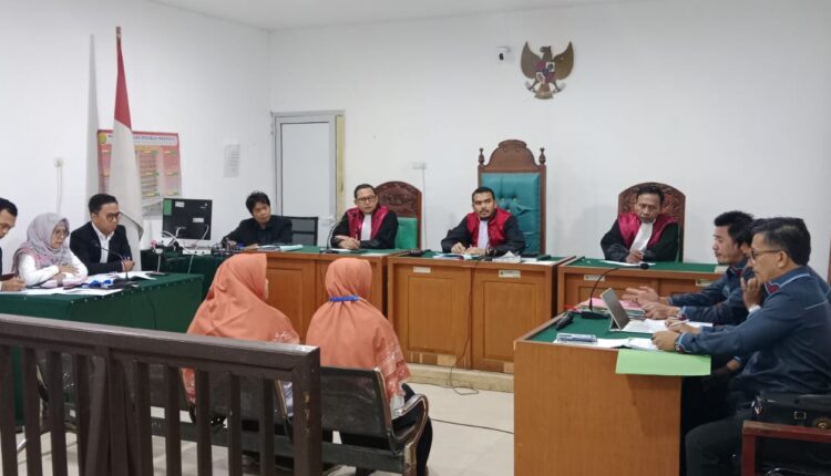 Sidang lanjutan gugatan PHI terkait kasus PHK guru PAUD, pihak Tergugat hadir kan dua saksi di Pengadilan PHI Palembang.