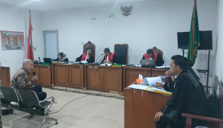 Mantan Direktur Utama PT Waskita Karya, M Choliq, memberikan keterangan sebagai saksi dalam sidang dugaan korupsi proyek pembangunan LRT Palembang dengan terdakwa Ir. Prasetyo Boeditjahjono, di Pengadilan Tipikor Palembang.