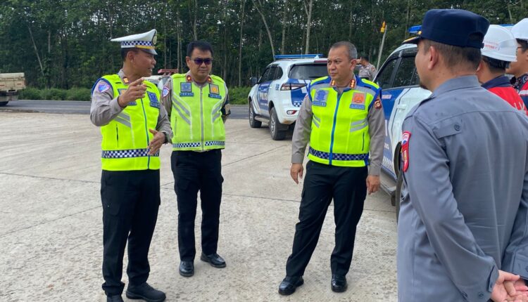 Pengecekan Tol Palembang - Betung. (Foto: Dokumen Polres Banyuasin)