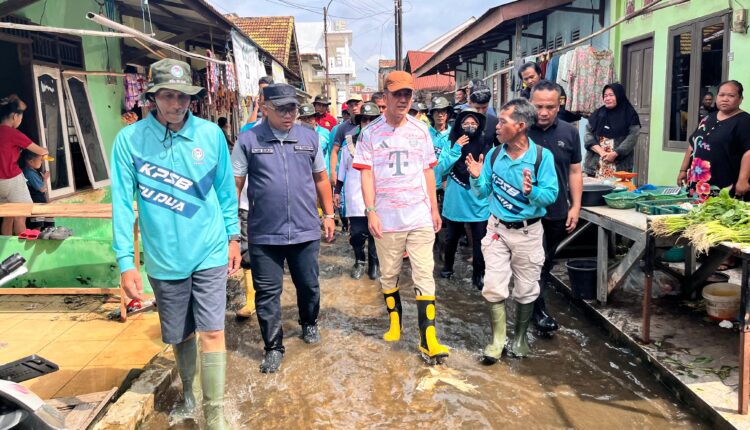 Walikota Palembang, Ratu Dewa, tinjau lokasi Banjir dikawasan SU II.