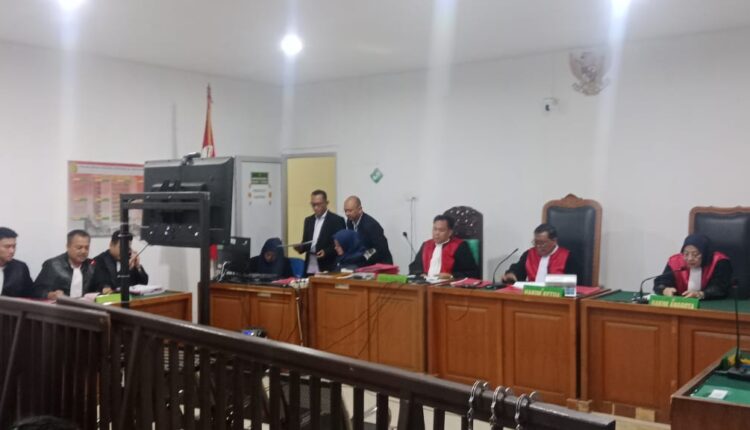 JPU bacakan tuntutan pidana terhadap Terdakwa Hendri Sumanto di PN Palembang.