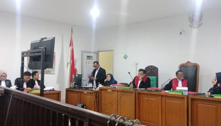 JPU bacakan Tuntutan pidana Terdakwa Kms Firdaus saat mengikuti sidang tuntutan secara daring di PN Palembang.