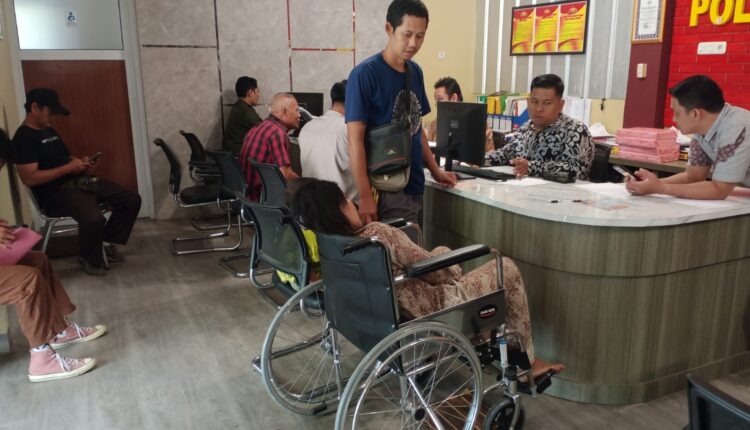 Korban membuat Laporan Polisi.