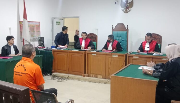 Terdakwa Suseno Kornelius, saat mengikuti sidang pembacaan putusan di Pengadilan Negeri Palembang.