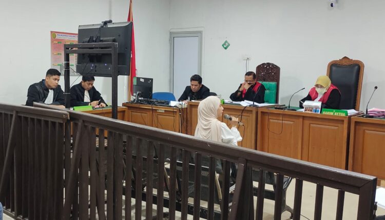 Mantan Kepala UDD PMI Palembang, Ajeng, dengan lantang mengungkap adanya sebuah pertemuan rahasia.