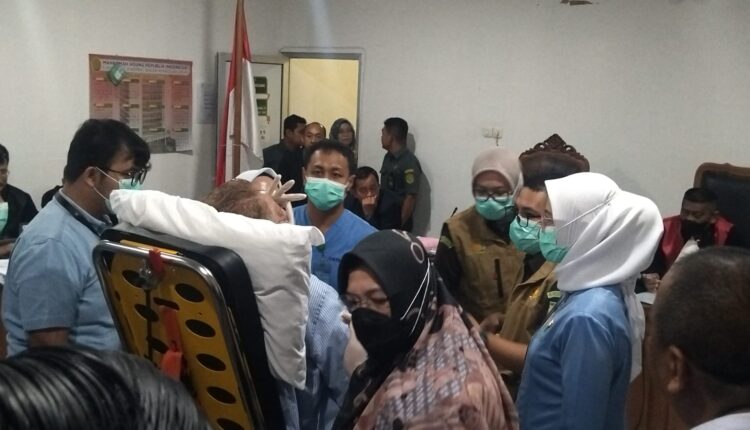 Suasana persidangan perkara dugaan korupsi dan pemalsuan dokumen proyek Jalan Tol Betung Tempino dengan terdakwa Kemas Haji Abdul Halim Ali di Pengadilan Negeri Palembang.