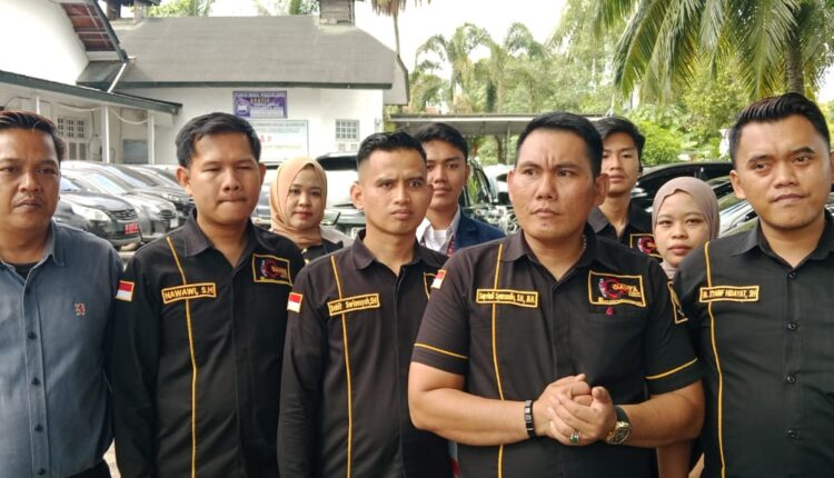 Kuasa Hukum Penggugat, Supriadi Syamsudin, dan Father.