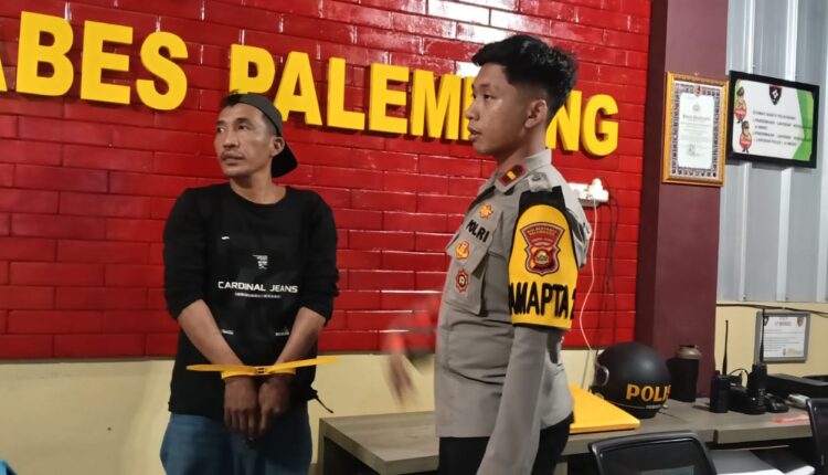Pelaku diamankan Polisi.