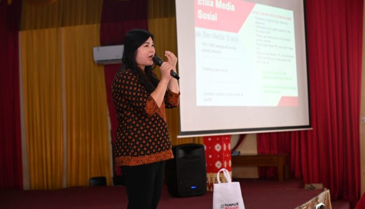 Rektor Universitas MDP, Yulistia.