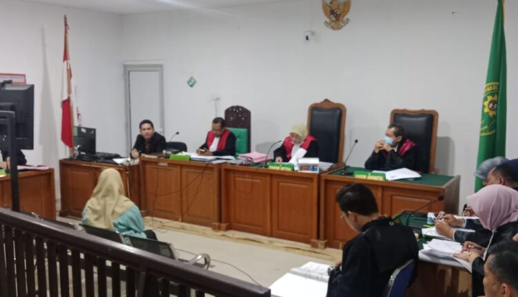 Saksi Mike Herawati berikan kesaksian di persidangan kasus dugaan korupsi dana BPPD PMI Kota Palembang di Pengadilan Tipikor Palembang.