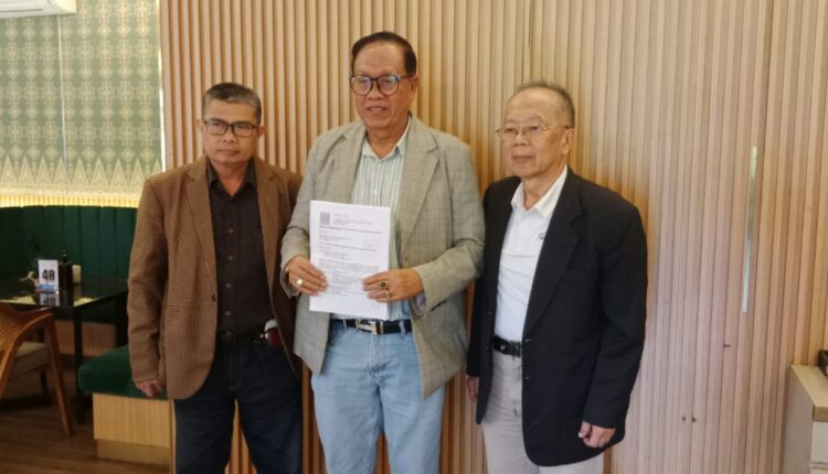 Pihak penggugat Sjamsu Rizal didampingi tim kuasa, Budiman Kusairi, dan rekan.