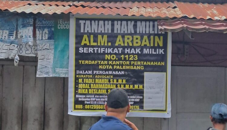 Pemilik Lahan pasang Foto Kuasa Hukum Plang di sepanjang Jalan Tansa Trisna dan Jalan Sunarna, Kelurahan Sukamulya, Kecamatan Sematang Borang.