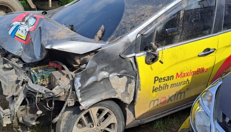 Kondisi salah satu mobil yang menjadi korban kecelakaan.