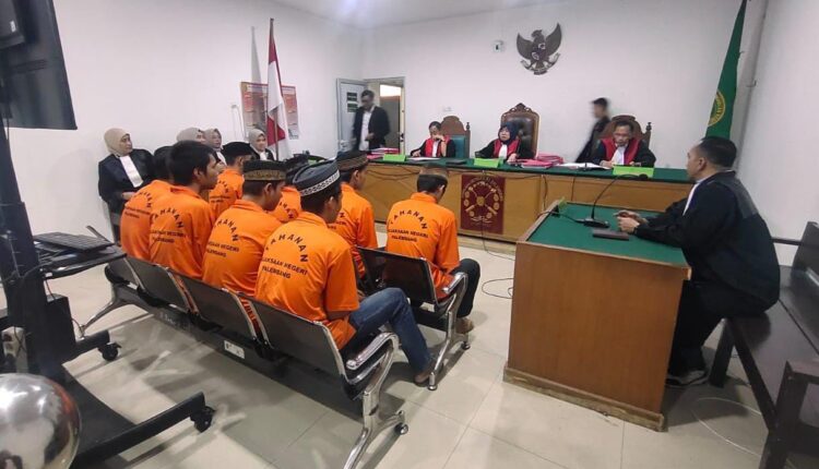 Delapan Terdakwa dihadirkan di PN Palembang.