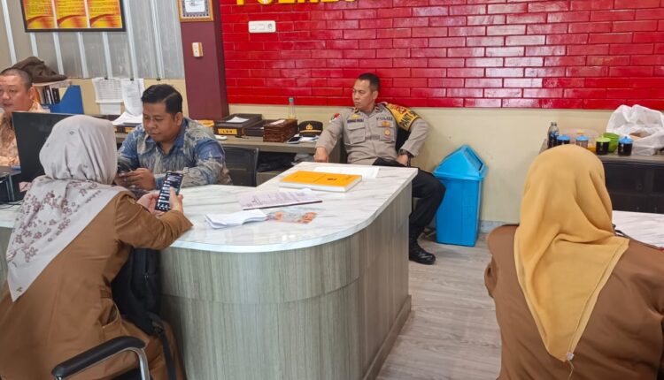 Perwakilan sekolah membuat Laporan Polisi.