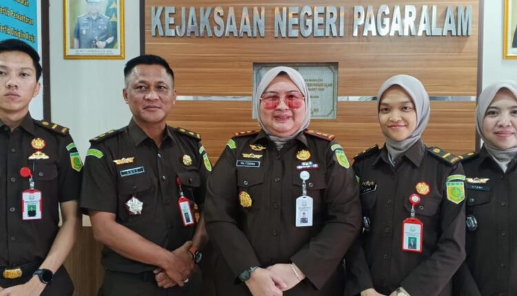 Kepala Kejaksaan Negeri Pagar Alam, Ira Febrina, didampingi jajaran.