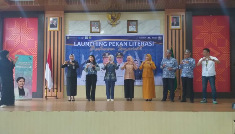 Launching pekan literasi bahasa isyarat.