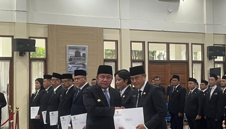 Gubernur Sumatera Selatan (Sumsel), Herman Deru saat melantik dan mengambil sumpah jabatan 154 pejabat struktural serta fungsional di lingkungan Pemerintah Provinsi Sumsel. (Foto: Tia)