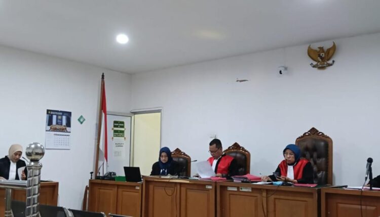 Jaksa Penuntut Umum membacakan tuntutan terhadap terdakwa Habib Dhia Rabbani yang mengikuti persidangan secara daring di Pengadilan Negeri Palembang.