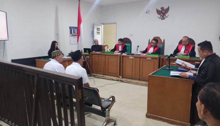 Terdakwa Yunizir dan Afua Amuri saat mengikuti sidang pembacaan tuntutan Jaksa Penuntut Umum di Pengadilan Negeri Kelas I Khusus Palembang