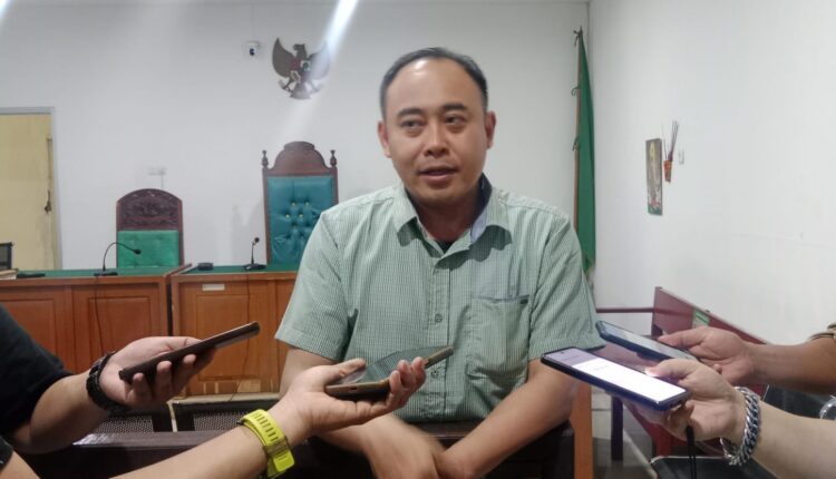 Jaksa Penuntut Umum (JPU) KPK Muhammad Takdir Suhan, memberikan keterangan usai persidangan di Pengadilan Tipikor Palembang.