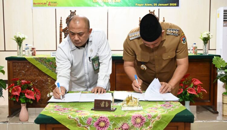 Penandatanganan MoU penyediaan layanan hukum penyandang disabilitas. 