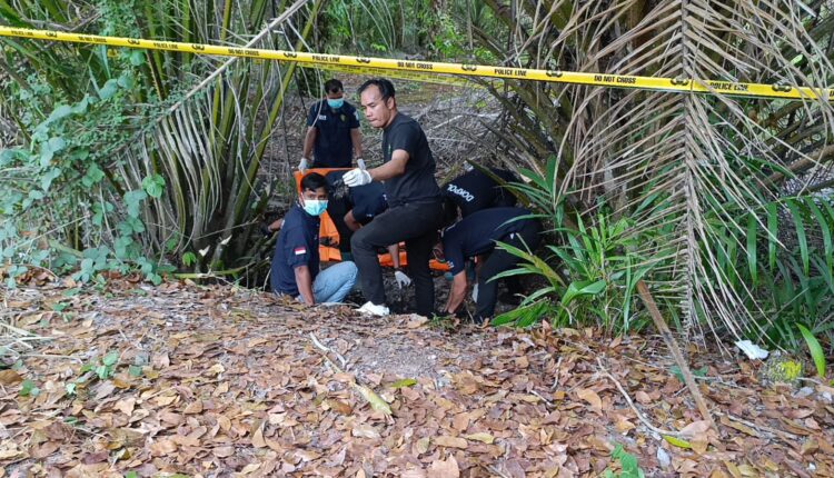Tim Opsnal Unit 4 Subdit III Jatanras Ditreskrimum Polda Sumsel menemukan jasad yang diduga Christina (80) korban penculikan.