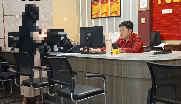 Korban membuat Laporan Polisi.