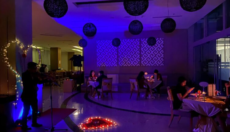 Rayakan Valentine anda bersama kekasih hati hanya di Hotel Santika Radial Palembang.