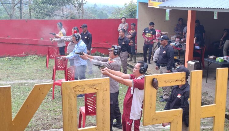 Latihan dan uji menembak anggota Polres Pagar Alam. 