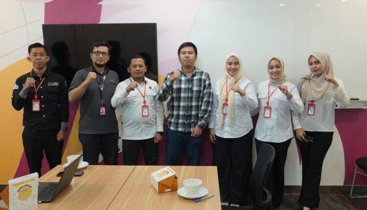 Pertemuan perwakilan Dinas Komunikasi dan Informatika (Diskominfo) OKI bersama Telkomsel di Kantor Wilayah Telkomsel Sumbagsel.