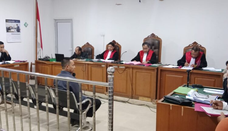 Sekda Empat Lawang Fauzan memberikan keterangan sebagai saksi dalam sidang dugaan korupsi pengadaan APAR Tahun Anggaran 2022–2023 di Pengadilan Tipikor PN Palembang.
