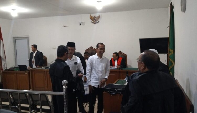 Sidang dugaan korupsi proyek revitalisasi Pasar Cinde di Pengadilan Tipikor Palembang, Senin (9/2/2026), menunda pembacaan tuntutan terhadap Harnojoyo dan Reimar Yosnadi. Sidang dilanjutkan Kamis (19/2/2026). (Foto: Hermansyah)
