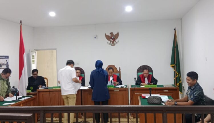 Suasana sidang gugatan Perbuatan Melawan Hukum (PMH) terkait penarikan sepihak mobil oleh Toyota Auto Finance (TAF) di Pengadilan Negeri Palembang.