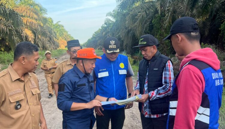 Pemkab OKI tinjau titik jaringan bersama PT Telkom Indonesia (Persero) Tbk memperluas jaringan serat optik di Kecamatan Air Sugihan.