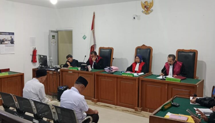 Majelis Hakim PN Palembang menjatuhkan vonis 3 tahun 8 bulan penjara kepada Bobby Asia dan Edwin Firdaus dalam perkara dugaan pemerasan dengan modus menyamar sebagai jaksa.