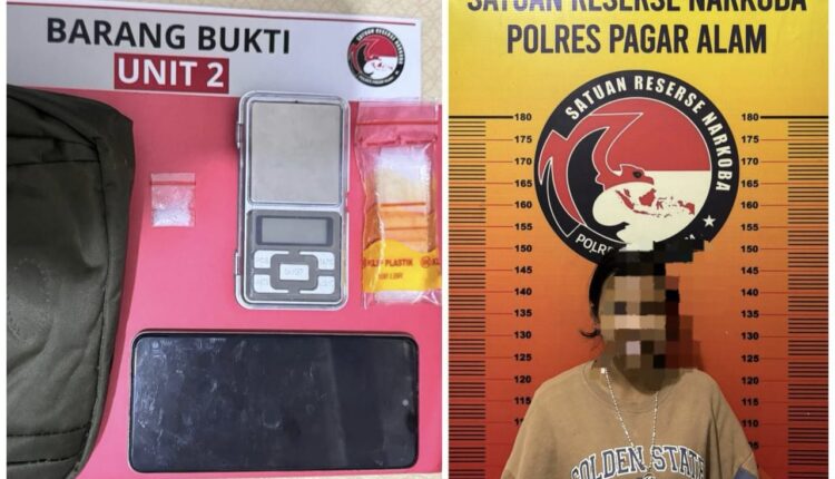 Seorang IRT bersama barang bukti diduga pengedar diamankan Satresnaroba Pagar Alam. 