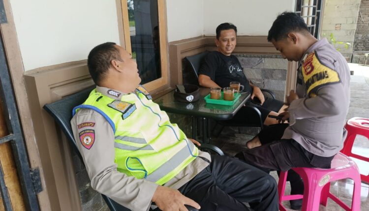 Personil Polsek Buay Madang Timur melaksanakan giat sambang silaturahmi dan sambang di Desa Sumber Harjo.