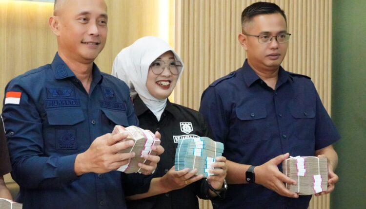 Kepala Seksi Penerangan Hukum, Vanny Yulia Eka Sari, menyampaikan penitipan uang Rp750 juta oleh terdakwa Harnojoyo dalam perkara dugaan korupsi kerja sama antara Pemerintah Provinsi Sumatera Selatan dan PT Magna Beatum terkait lahan Pasar Cinde.