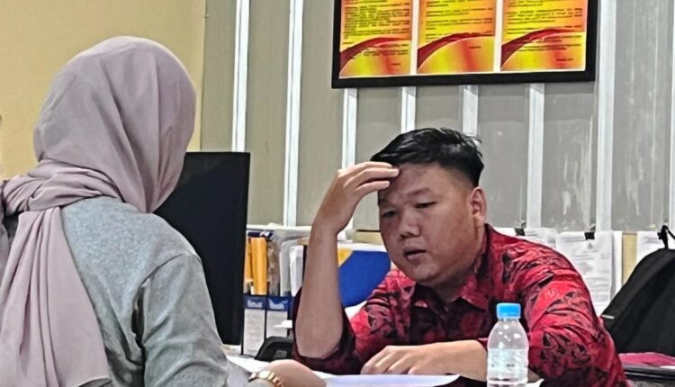 Korban membuat Laporan Polisi.