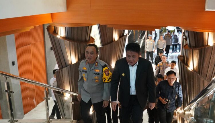 Kapolda Sumatera Selatan Irjen Pol Sandi Nugroho melaksanakan lawatan kerja ke Kantor Gubernur Sumatera Selatan.
