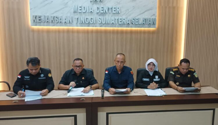 Pers rilis penahanan dua orang eks pejabat PT Semen Baturaja.