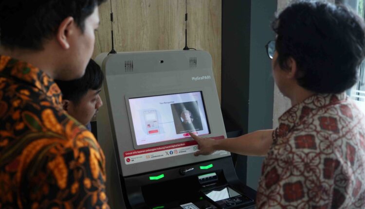 Pastikan nomor Anda terdaftar dengan identitas yang benar untuk pengalaman digital yang lebih aman dan nyaman – proses registrasi teknologi terkini tersedia melalui GraPARI dan kanal digital. 